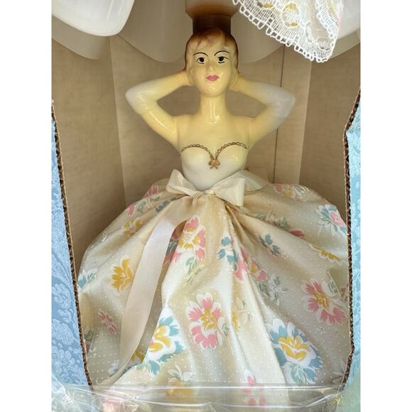 Rare 1960 Gilbert Doll Lamp Still In Box Floral Shade & Dress Boudoir Lady lamp - Picture 5 of 12